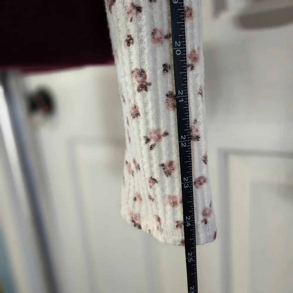 Aeropostale White Medium Waffle Knit Cropped Long Sleeve Floral Top - Picture 5 of 9